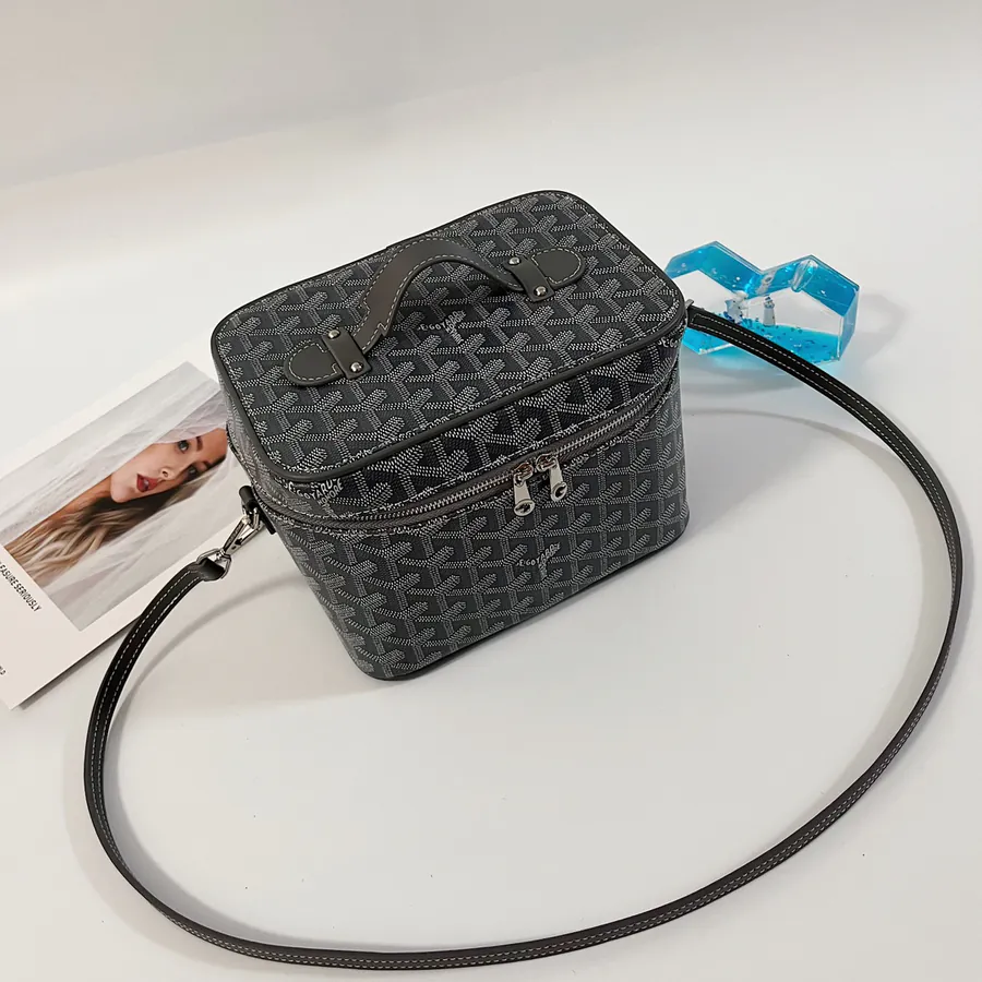 Muse Cosmetic Bag with Smart Interior Space