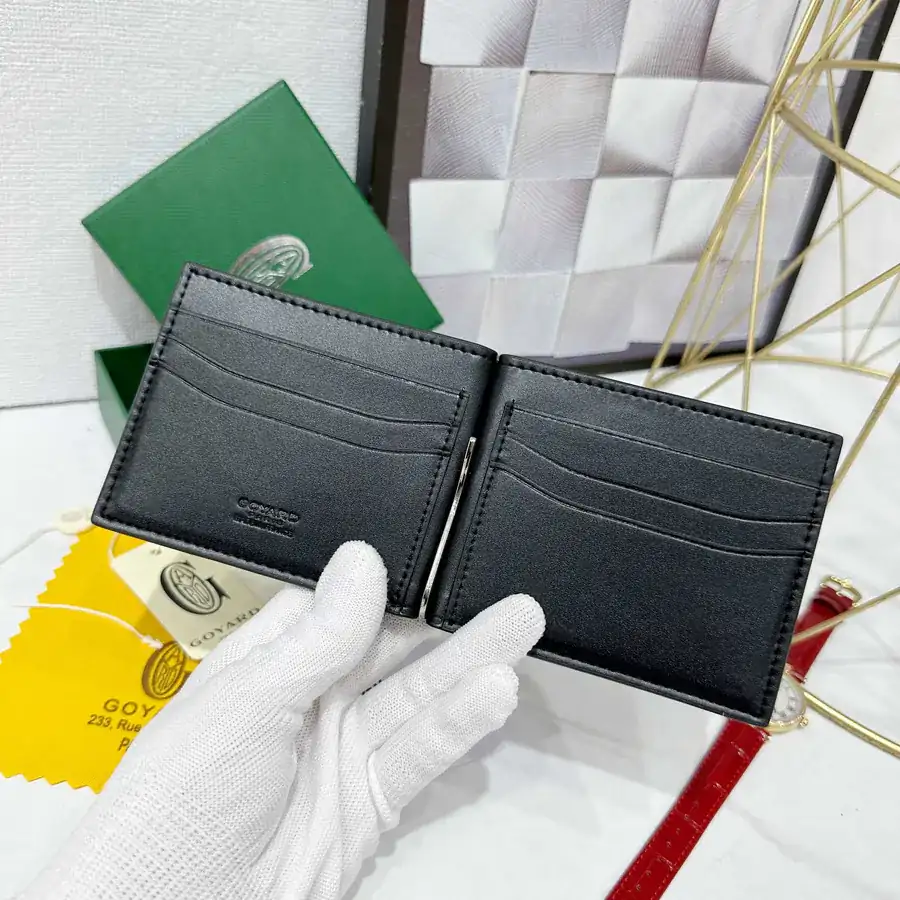 Goya Saint Thomas Wallet with Multiple Card Slots and Center Hinge Bill Compartment