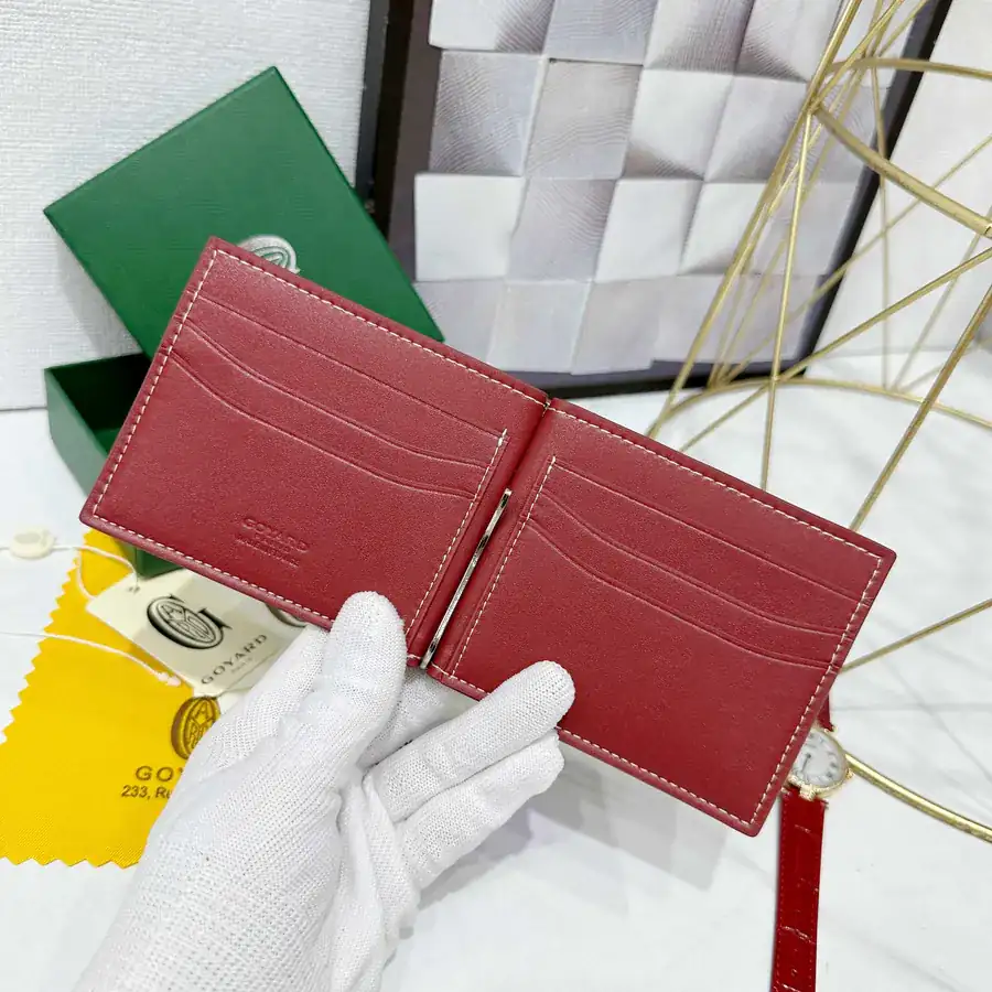 Goya Saint Thomas Wallet with Multiple Card Slots and Central Hinged Cash Compartment