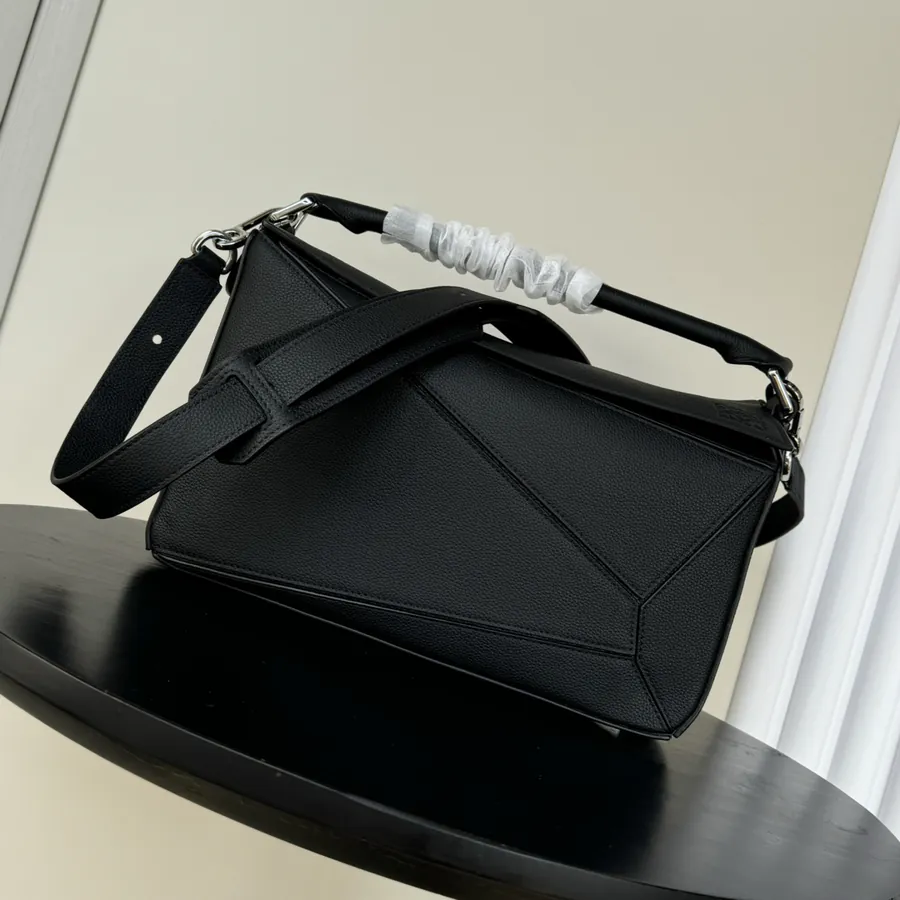 LOEWE Puzzle Medium Grained Calfskin