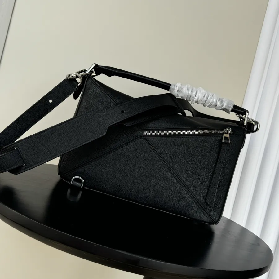 LOEWE Puzzle Medium Grained Calfskin