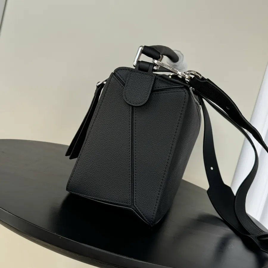 LOEWE Puzzle Medium Grained Calfskin
