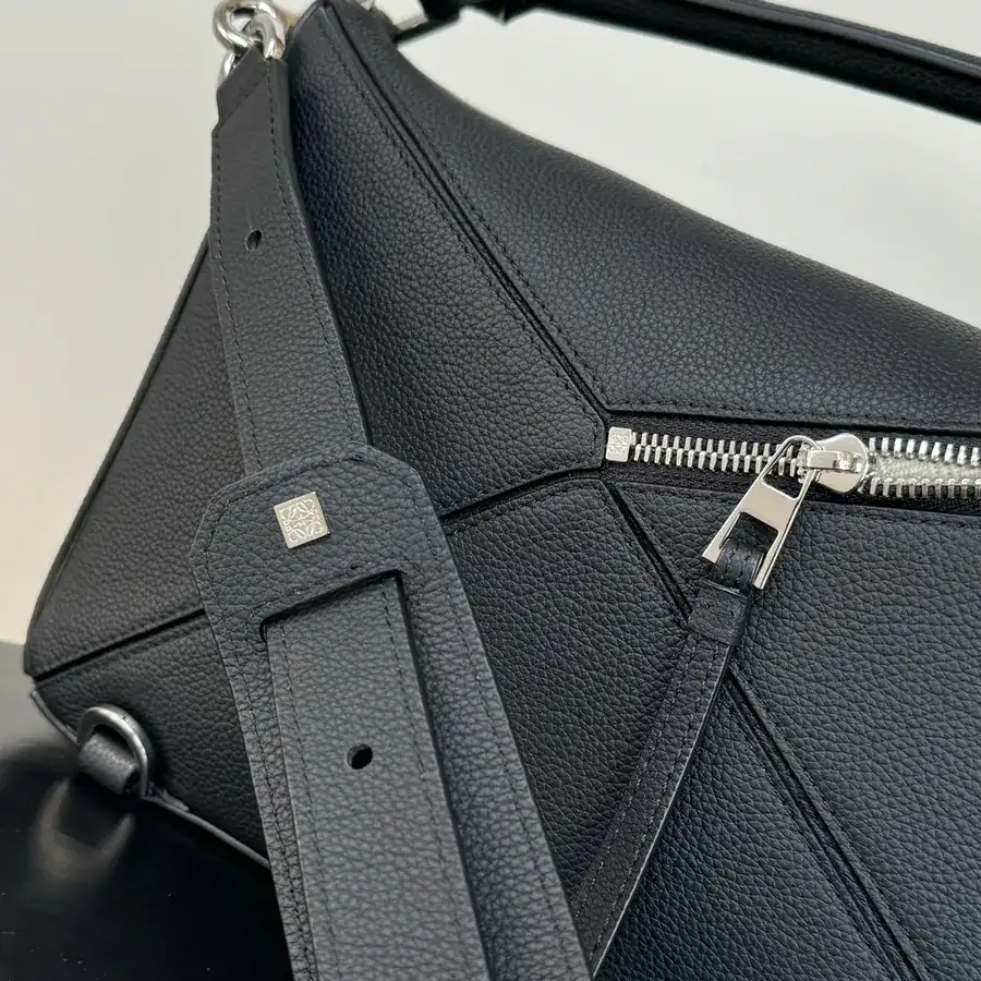 LOEWE Puzzle Medium Grained Calfskin