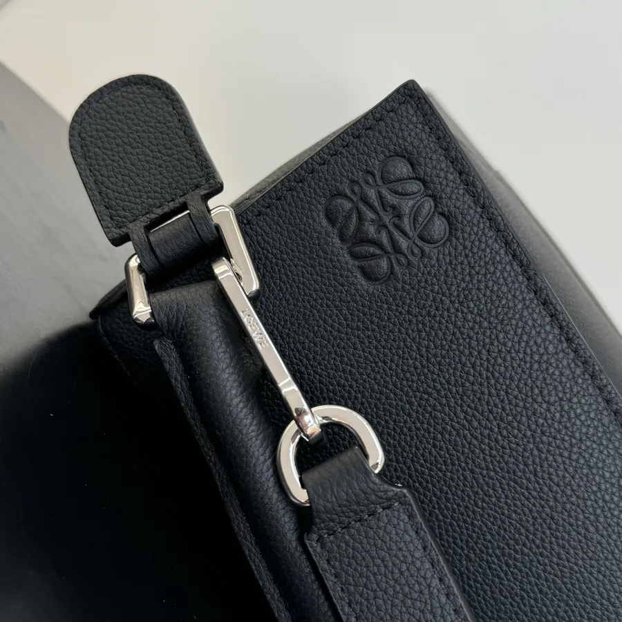 LOEWE Puzzle Medium Grained Calfskin