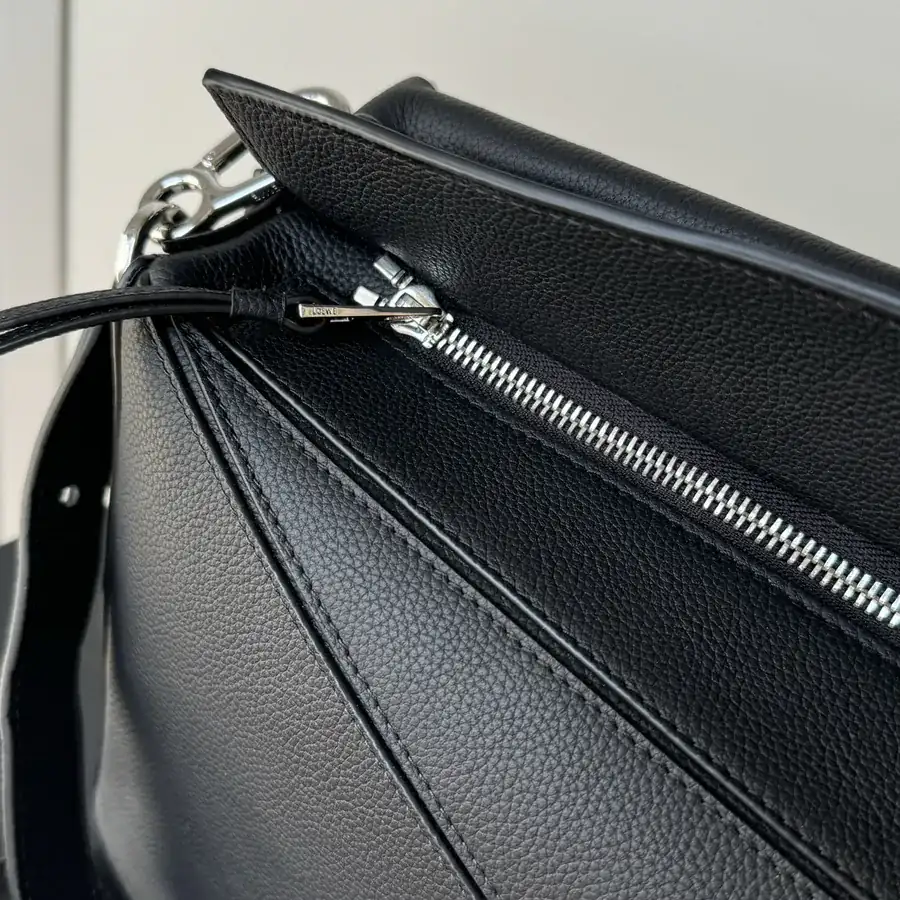 LOEWE Puzzle Medium Grained Calfskin