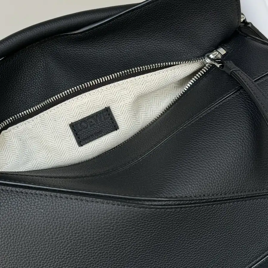LOEWE Puzzle Medium Grained Calfskin