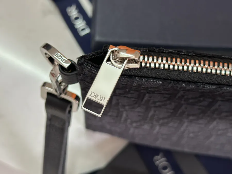 DIOR A5 Handbag Minimalist Design with Oblique Print and Grained Calfskin Details
