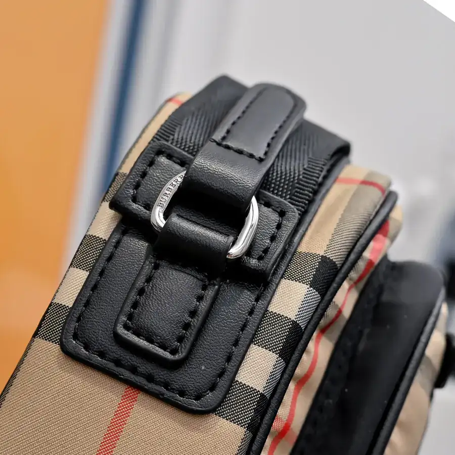 Burberry Men's Shoulder Bag Classic Style