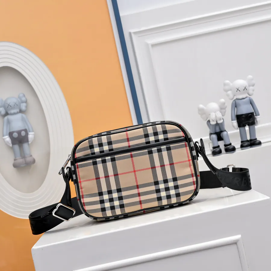 Burberry Men's Shoulder Bag Classic Style