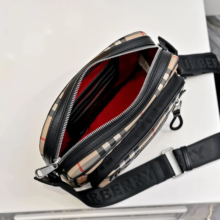 Burberry Men's Shoulder Bag Classic Style
