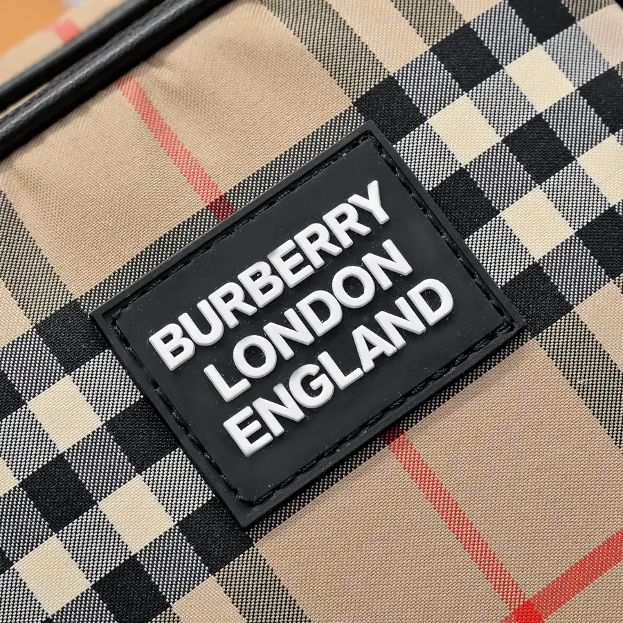 Burberry Men's Shoulder Bag Classic Style