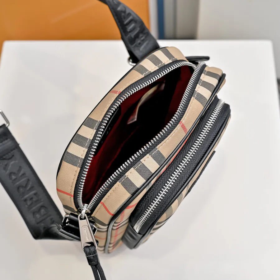 Burberry Men's Shoulder Bag Classic Style
