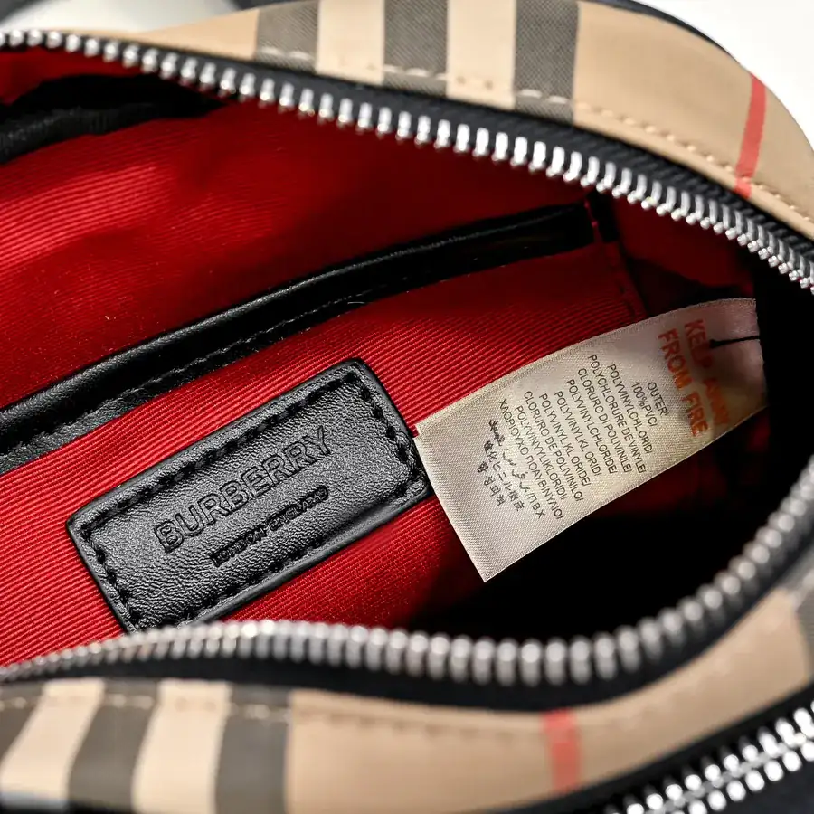 Burberry Men's Shoulder Bag Classic Style