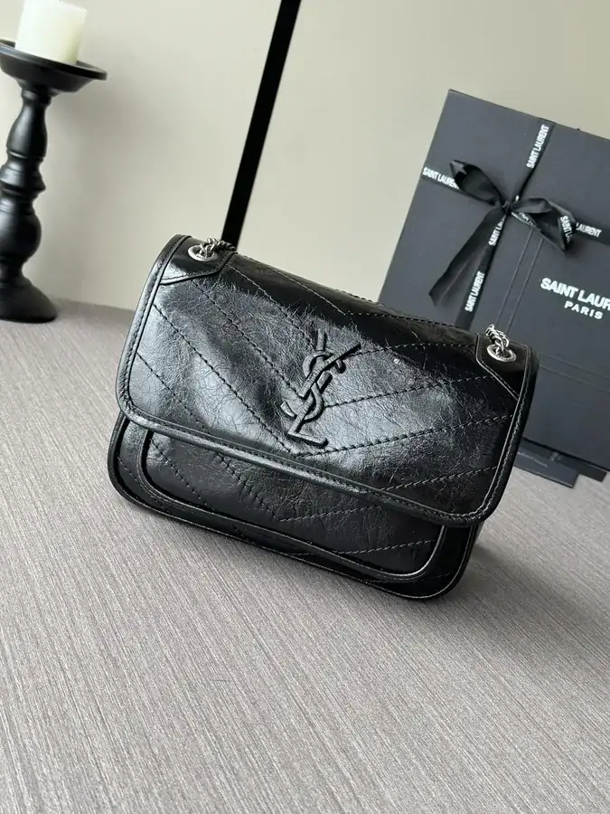 Saint Laurent Baby Size腋下包 Black Grained Silver