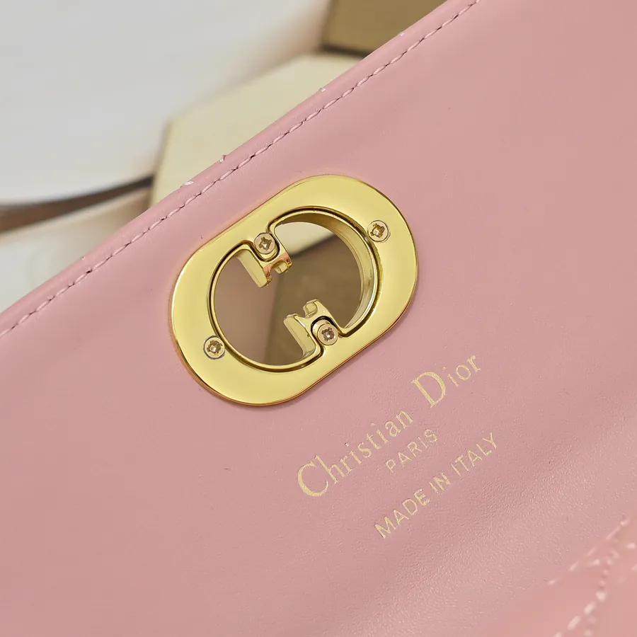 Miss Caro Chain Bag with Retro Gold Clasp