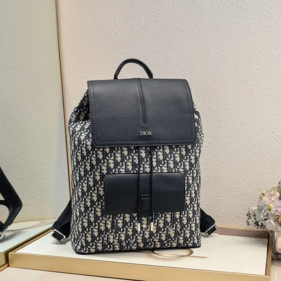 Motion Shoulder Bag Elegant and Sophisticated