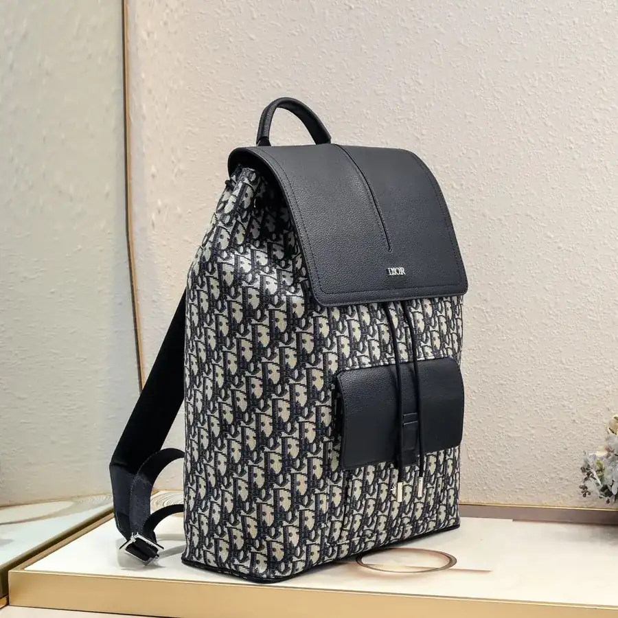 Motion Shoulder Bag Elegant and Sophisticated