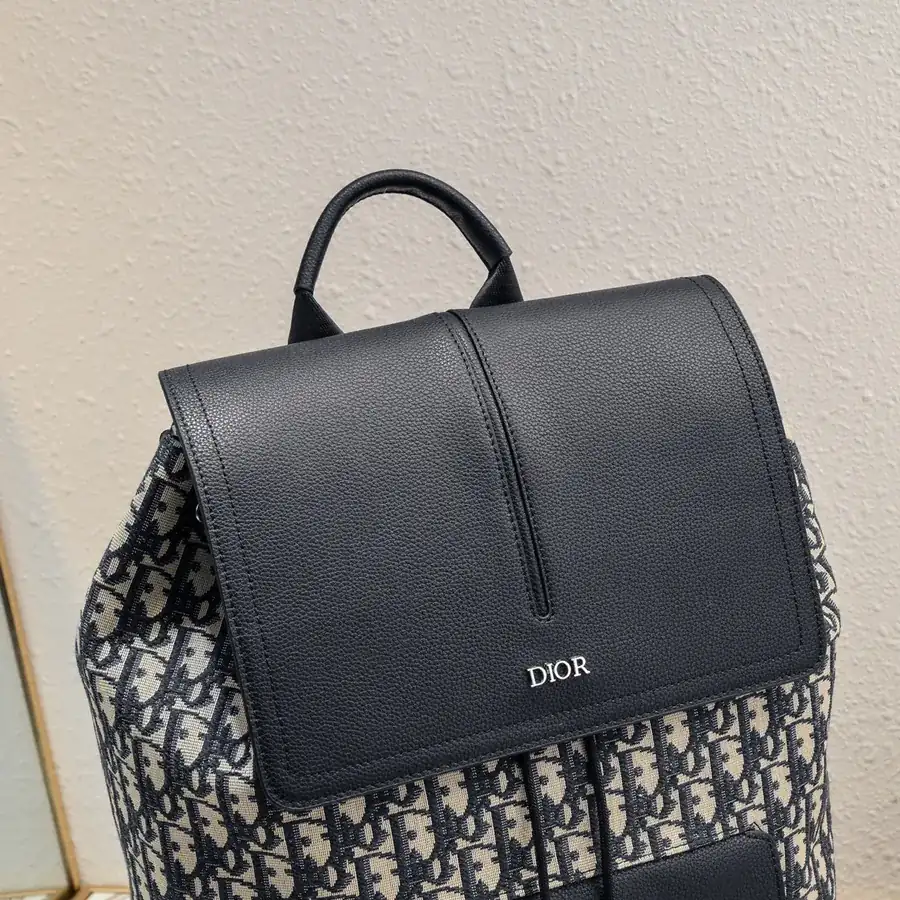 Motion Shoulder Bag Elegant and Sophisticated