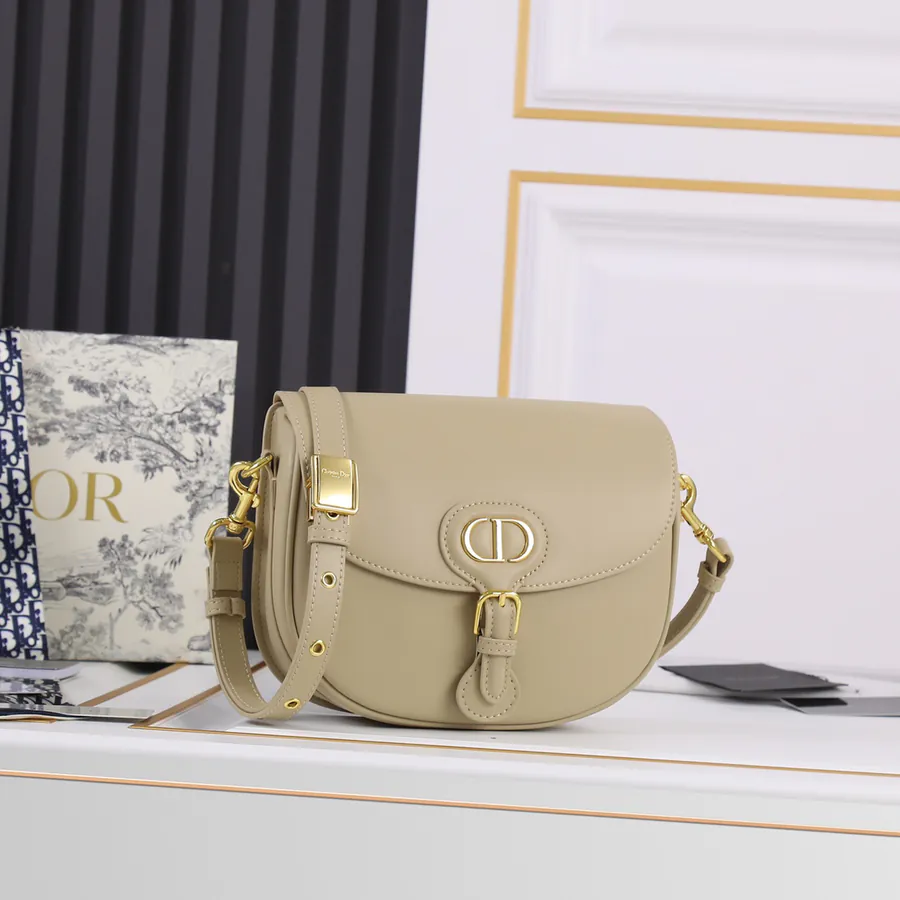 2024s New Bobby Bucket Bag in Apricot
