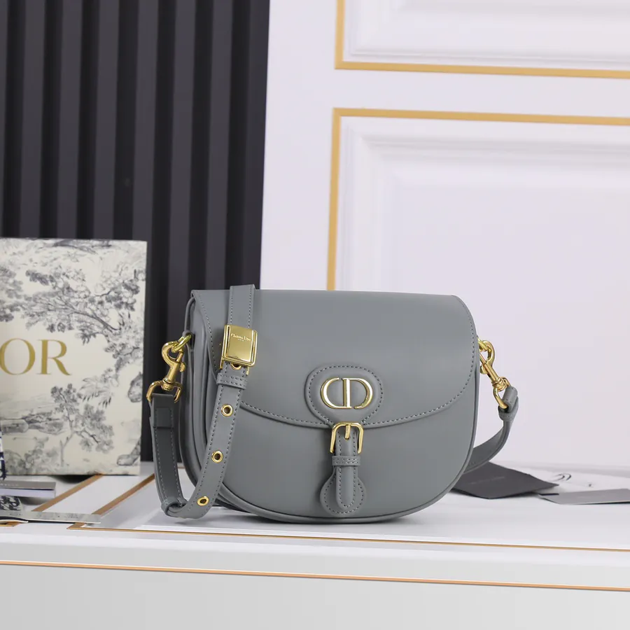 Bobby Bucket Bag Modern and Chic
