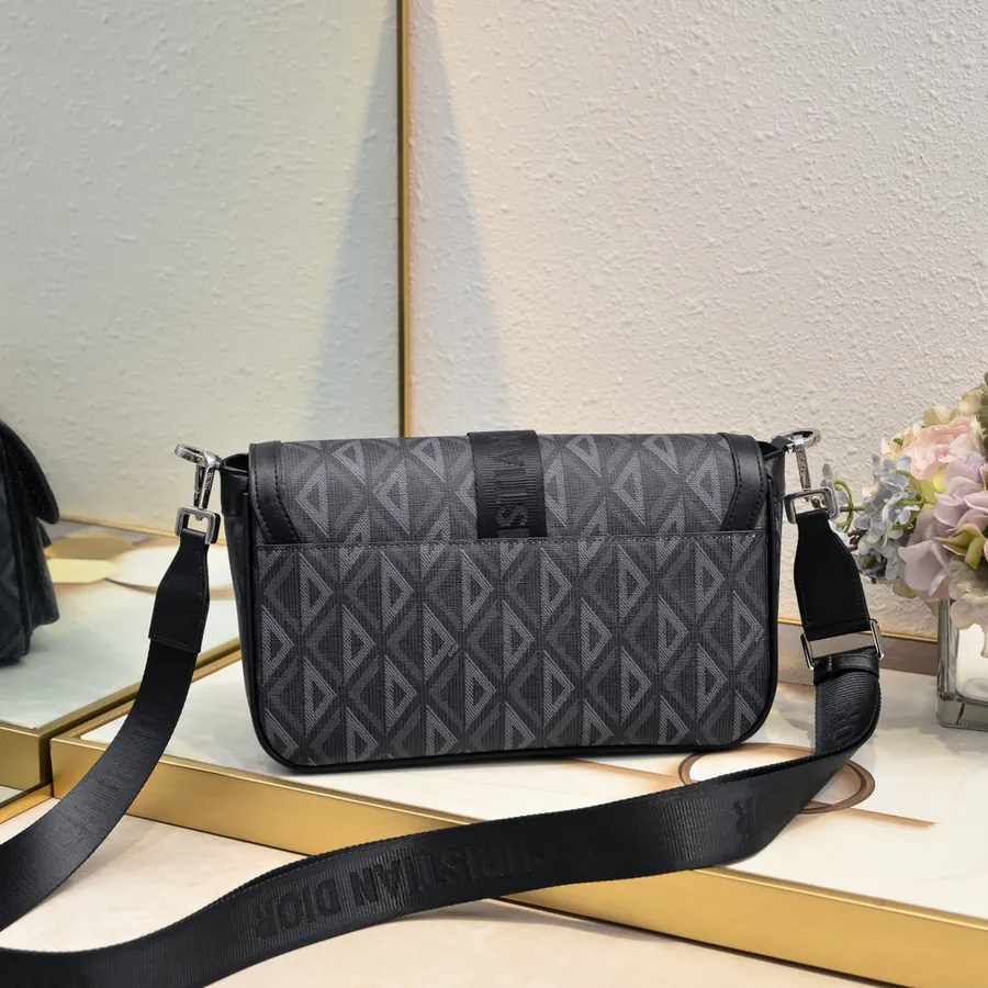 Hit the Road Messenger Bag Modern Style, Daily Commute