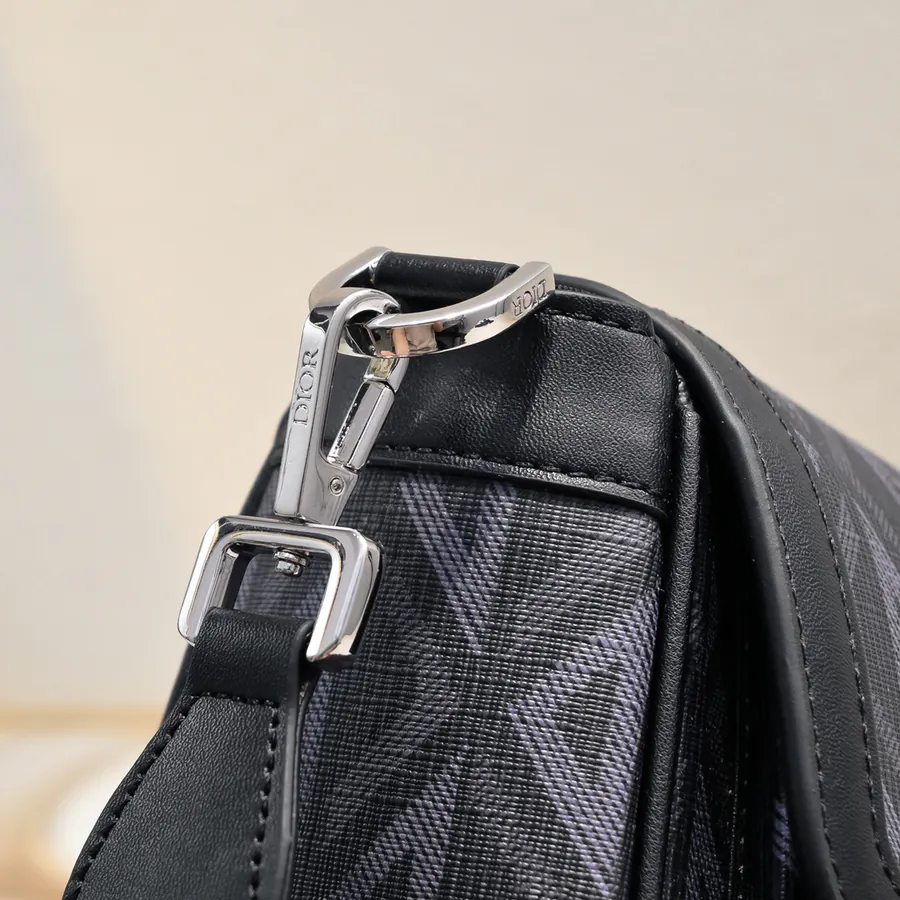 Hit the Road Messenger Bag Modern Style, Daily Commute