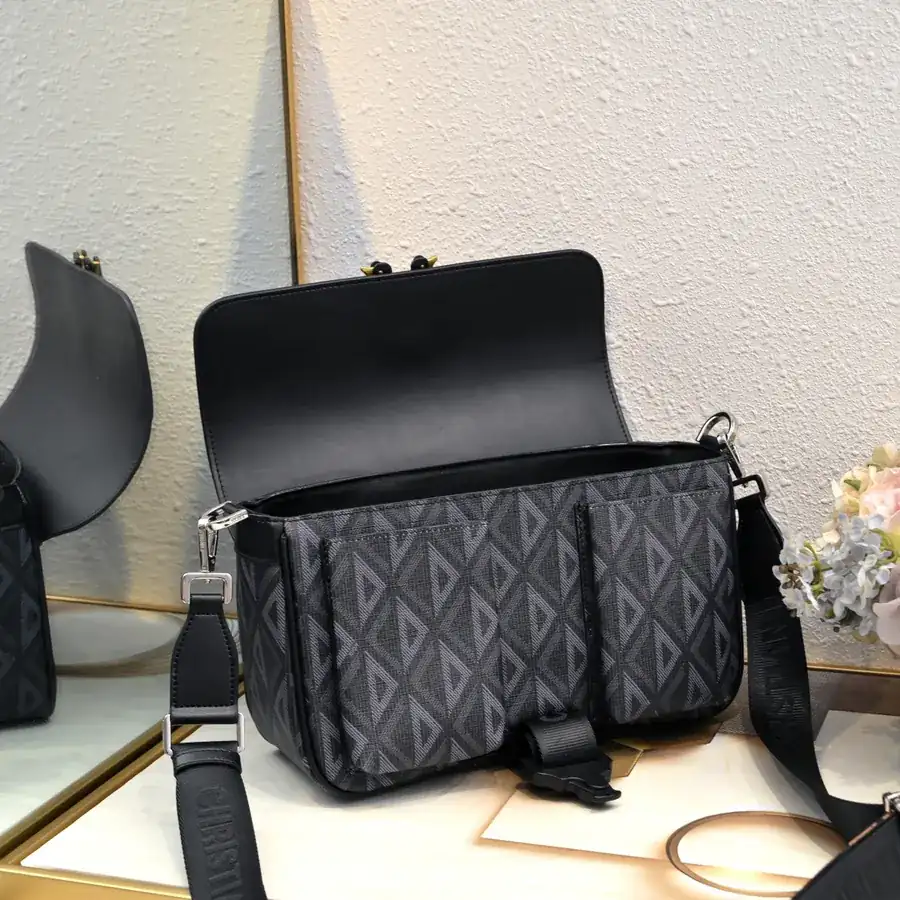 Hit the Road Messenger Bag Modern Style, Daily Commute