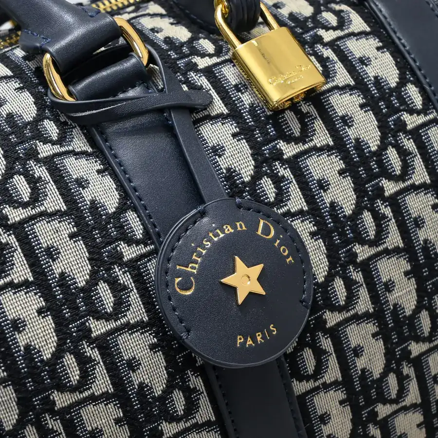 Groove.25 Handbag Winter Collection, Elegant and Stylish