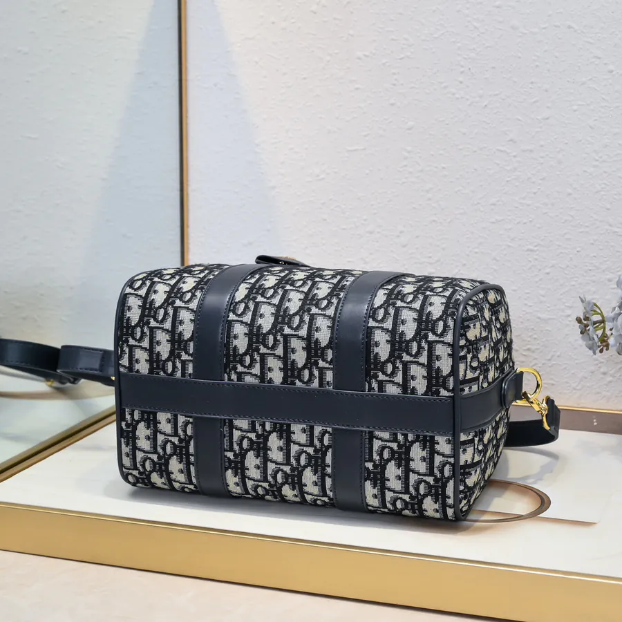 Groove.25 Handbag Winter Collection, Elegant and Stylish