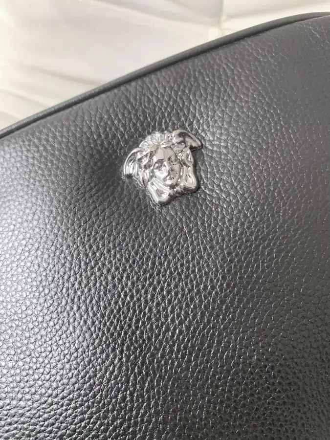 范思哲男士斜挎包 原版头层黄牛皮