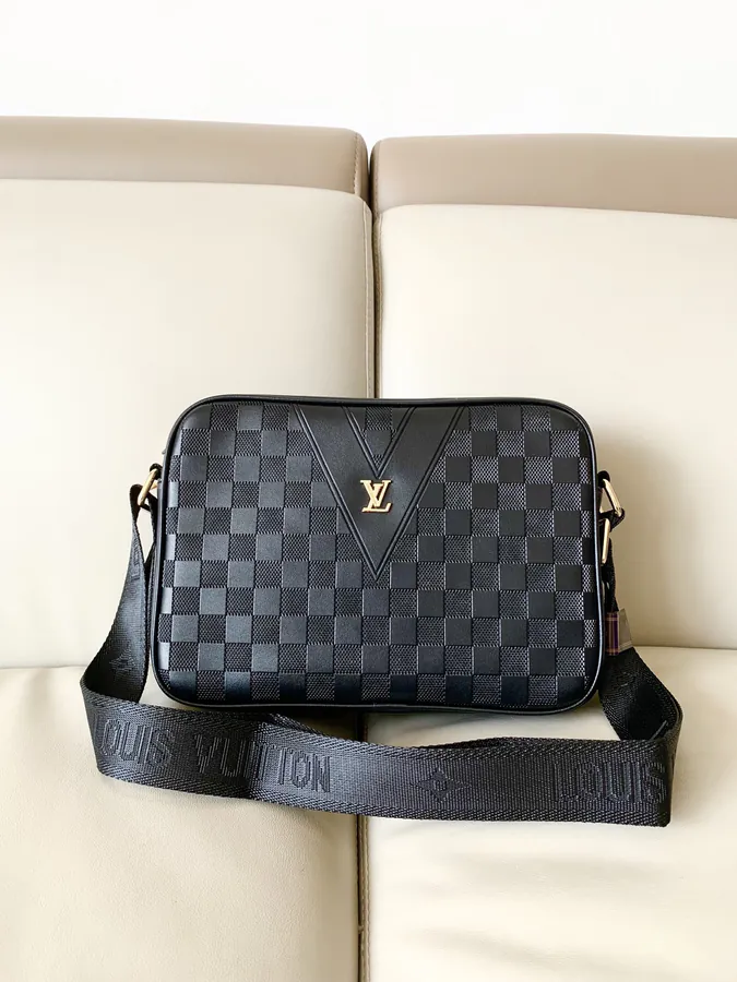 LV Men's Crossbody Bag 9311