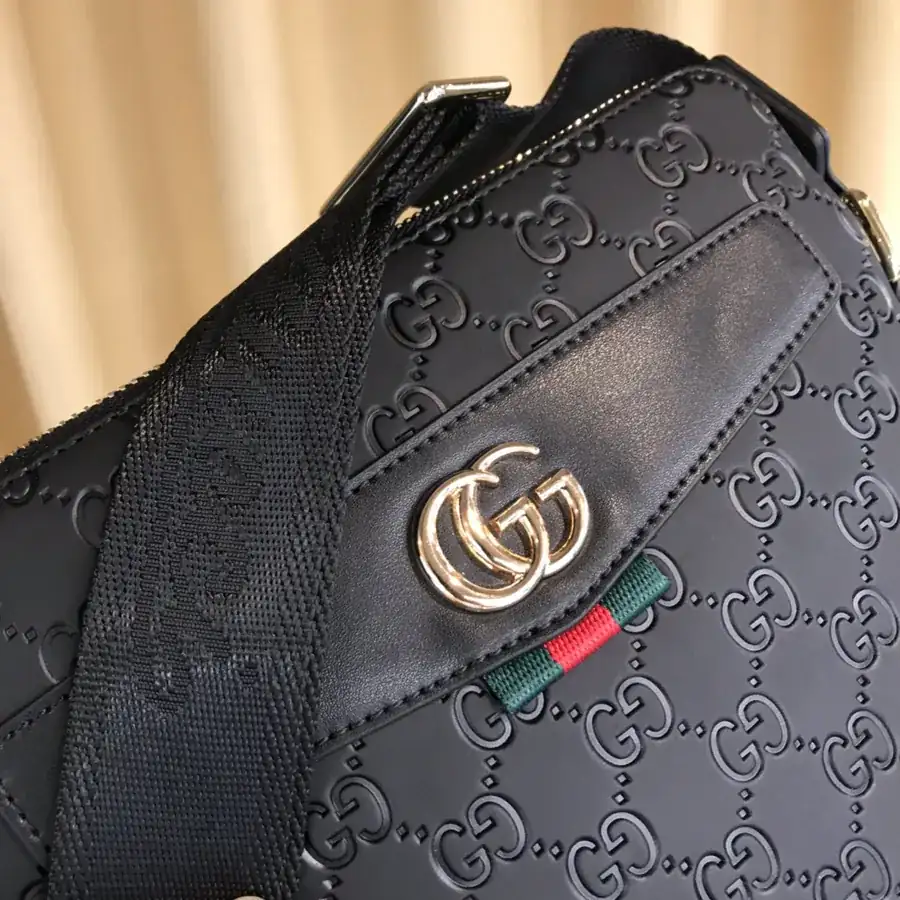 Gucci Men's Crossbody Bag Premium Leather, Stylish Design