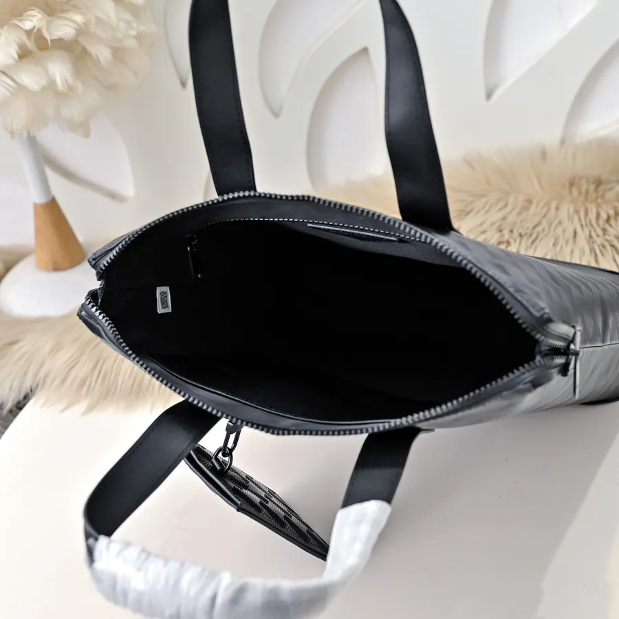 MONT BLANC Men's Briefcase Premium Leather, Elegant Design