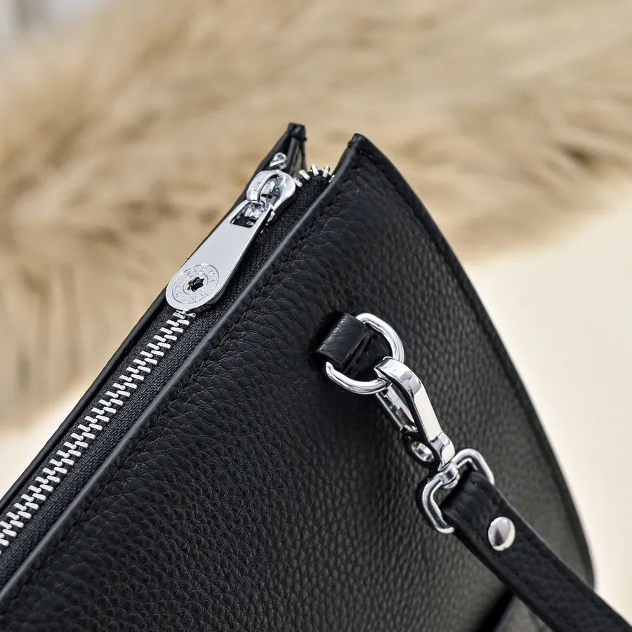 MONT BLANC Men's Wallet Premium Leather, Sleek Design
