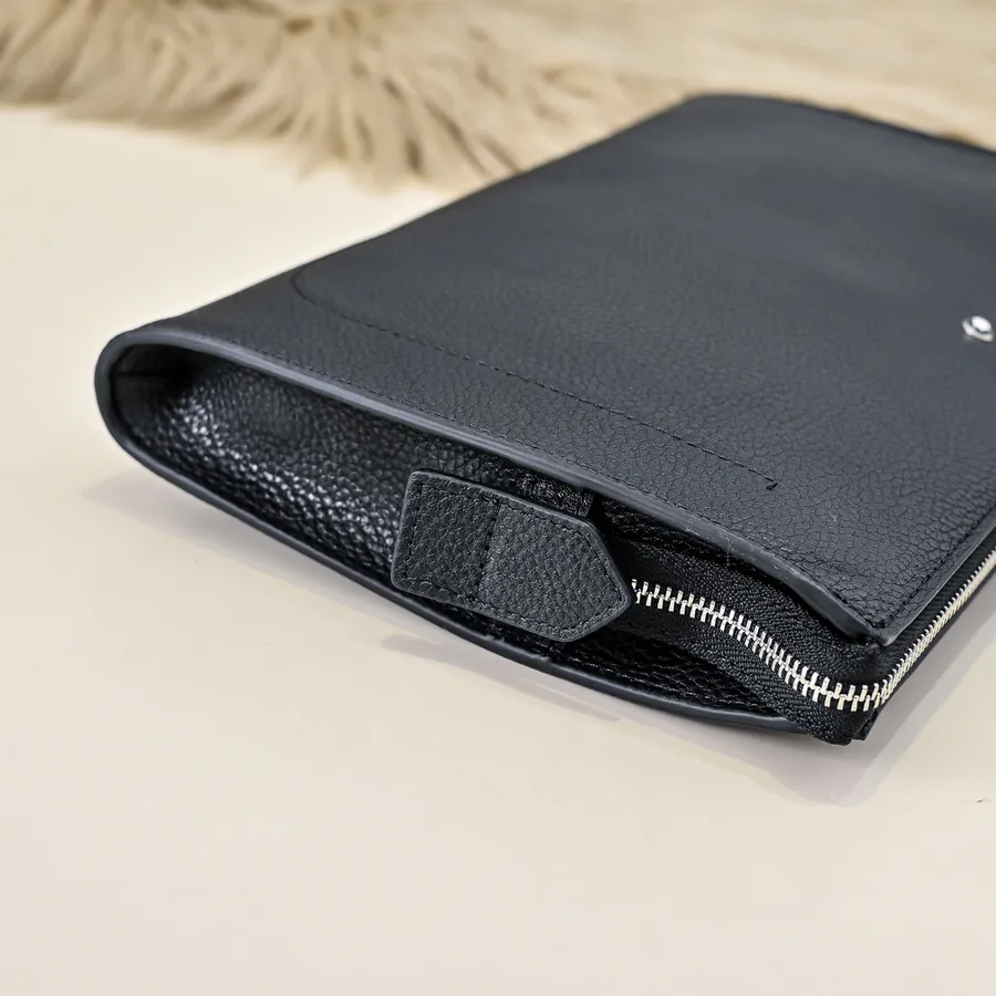 MONT BLANC Men's Wallet Premium Leather, Sleek Design