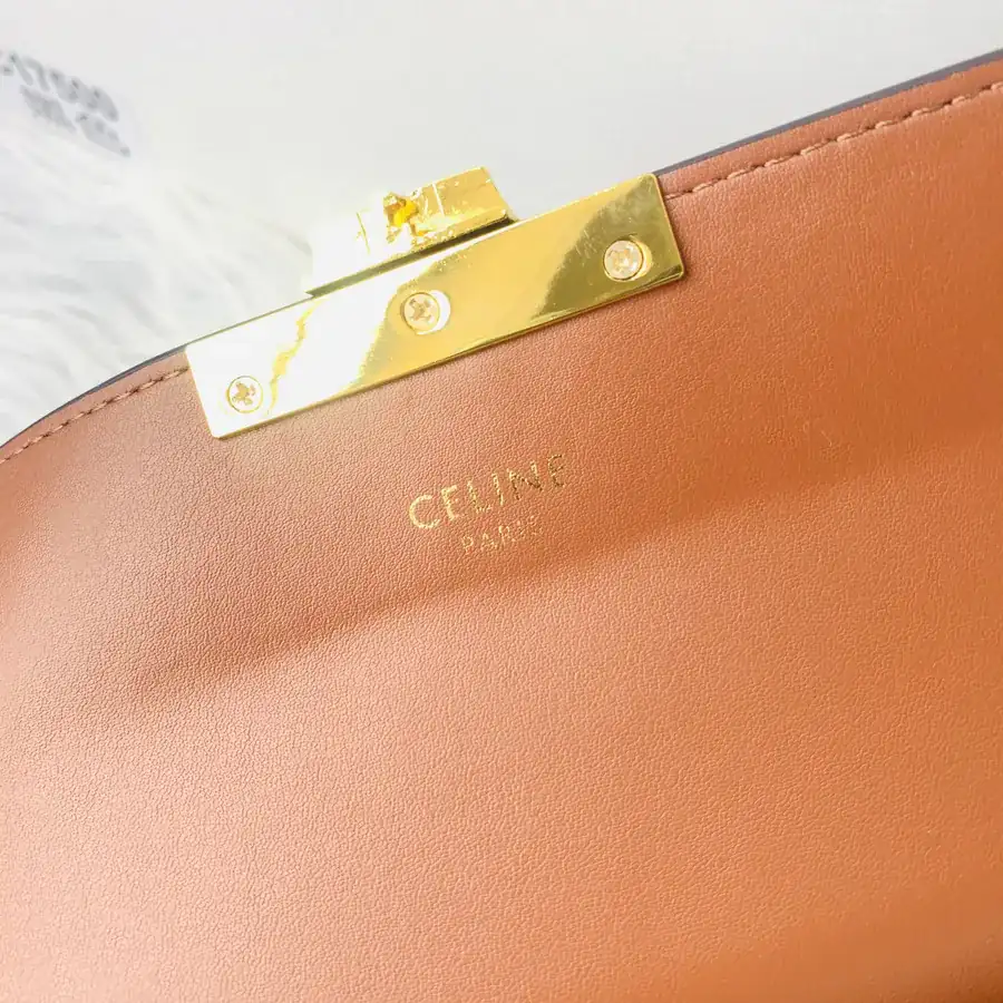 TrioMPHE Leather Shoulder Bag