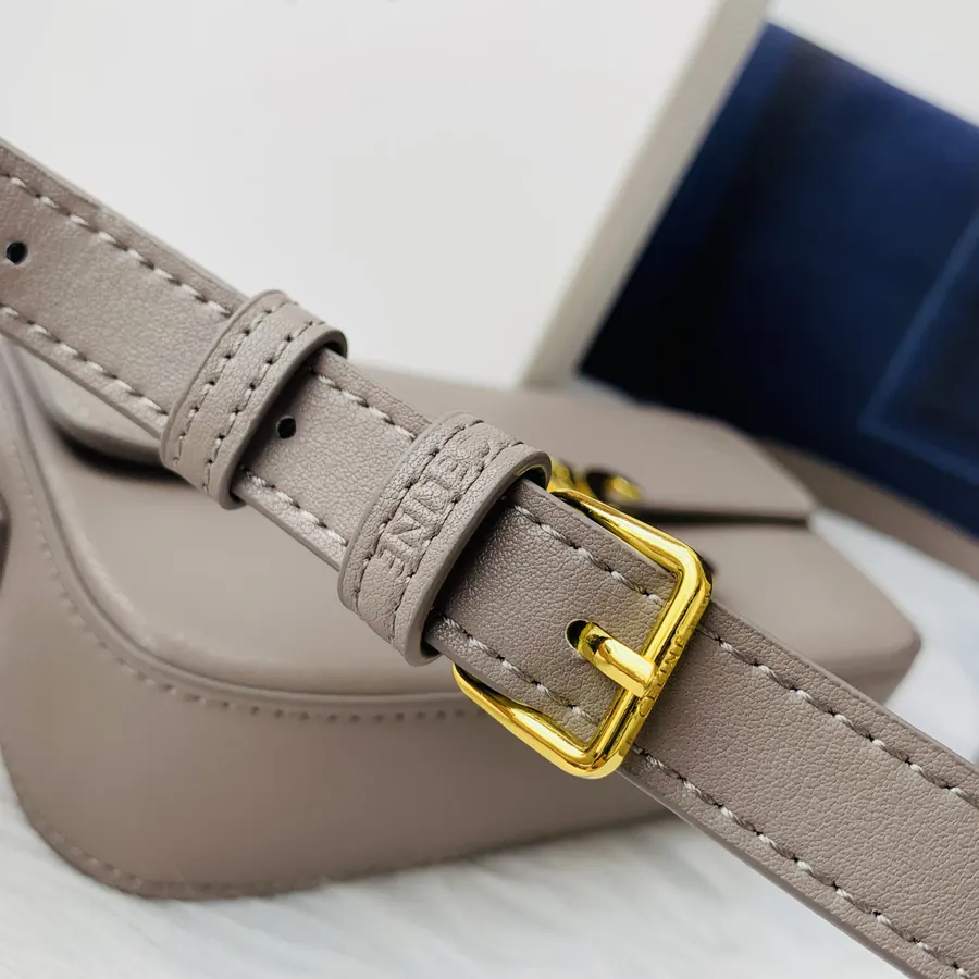 TRIOMPHE Leather Shoulder Bag