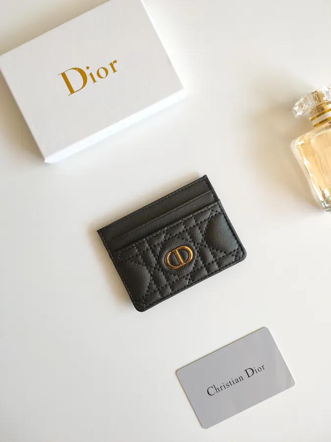 Caro 5 Compartment Card Holder Season New, Elegant and Practical