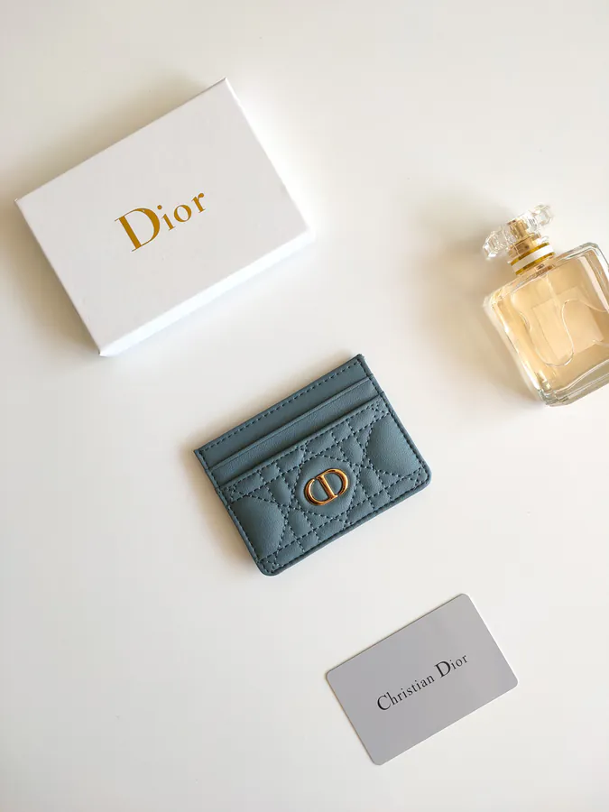 Caro 5 Compartment Card Holder Elegant and Practical