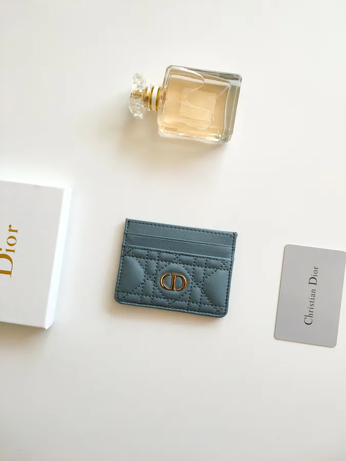 Caro 5 Compartment Card Holder Elegant and Practical