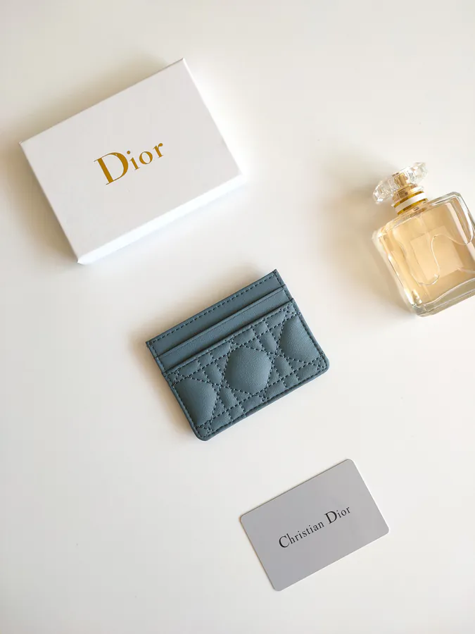 Caro 5 Compartment Card Holder Elegant and Practical
