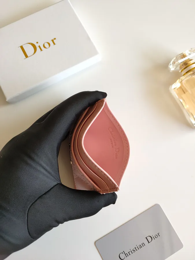 Caro 5 Card Holder Elegance and Practicality