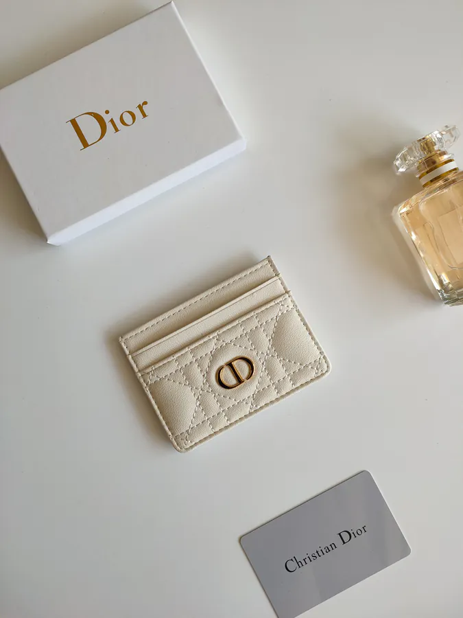 Caro 5 Compartment Card Holder Season New, Elegant and Practical