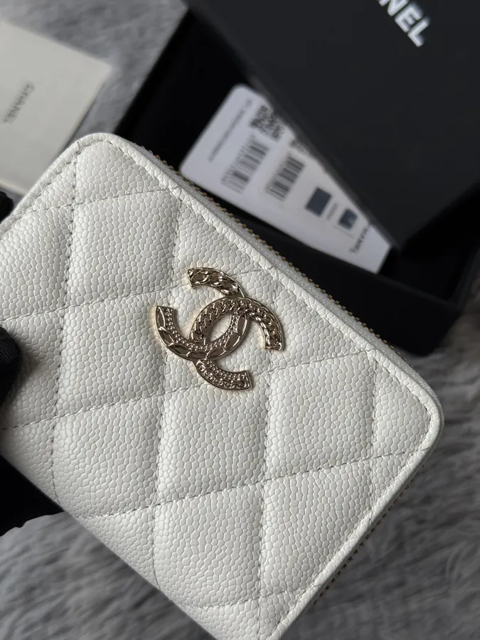 CHANEL 22k浮雕Logo大双C五金卡包