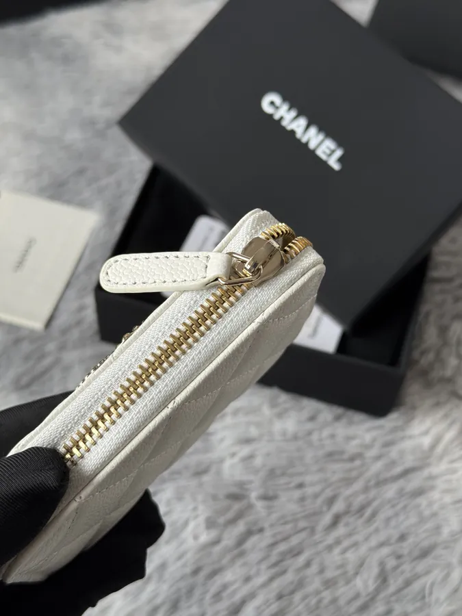 CHANEL 22k浮雕Logo大双C五金卡包