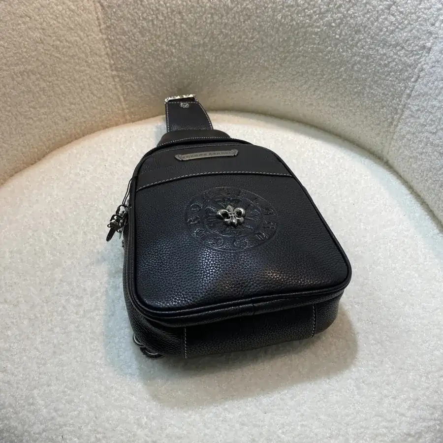 Kroonin New Chest Bag with Front Opening Design