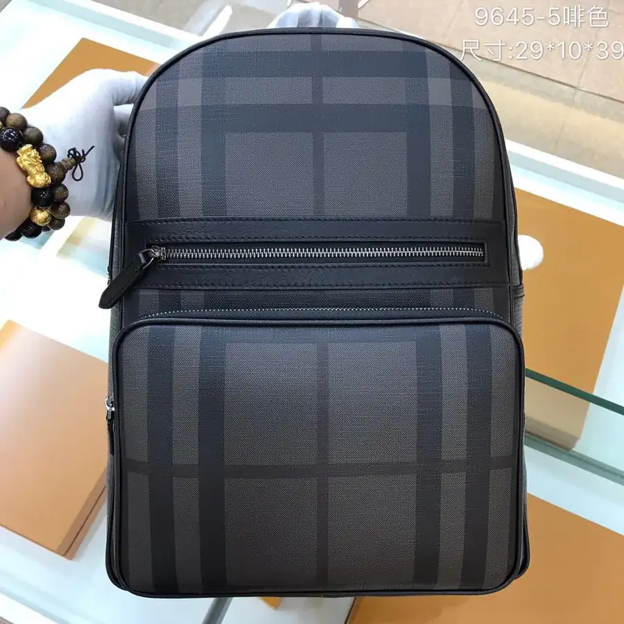 BURBERRY Premium Shoulder Bag