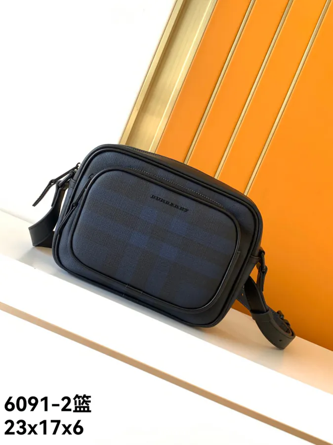 New BURBERRY Bucket Bag in Blue