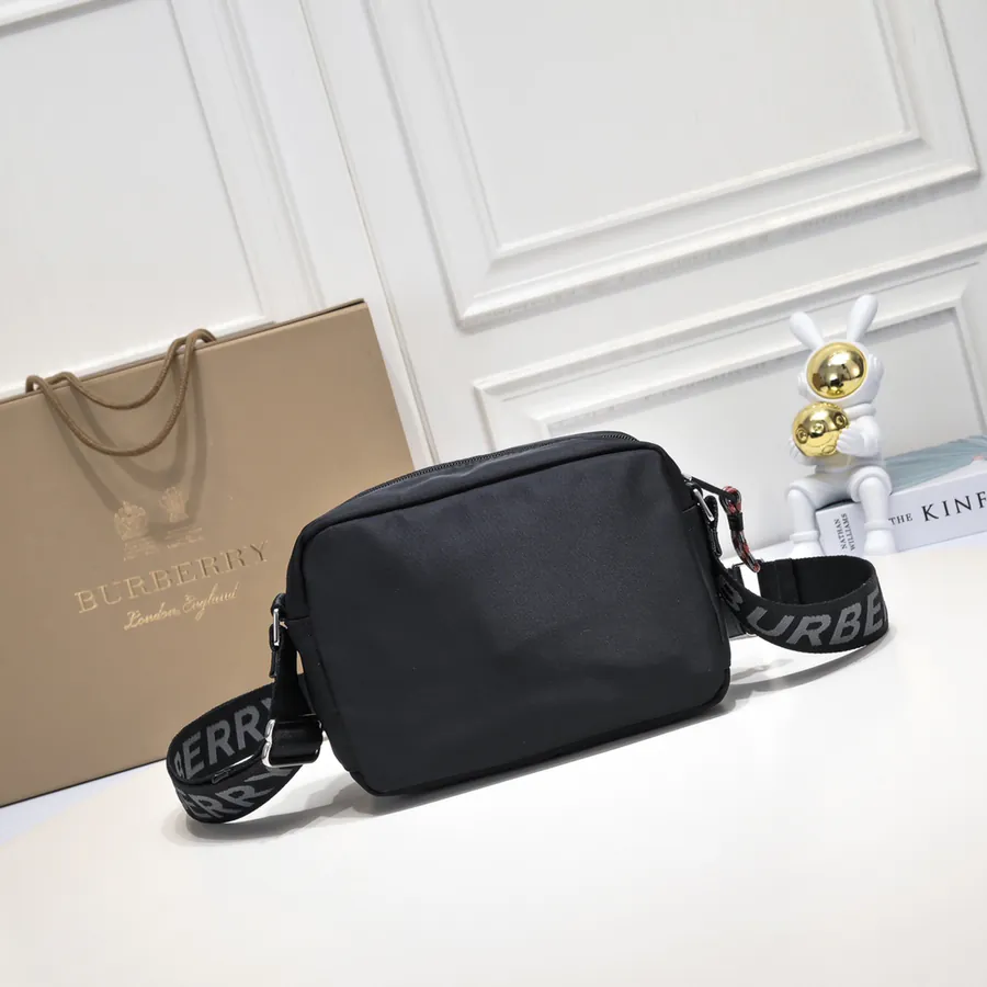 B Brand New Men's Vintage Patchwork Retro Pattern Crossbody Bag