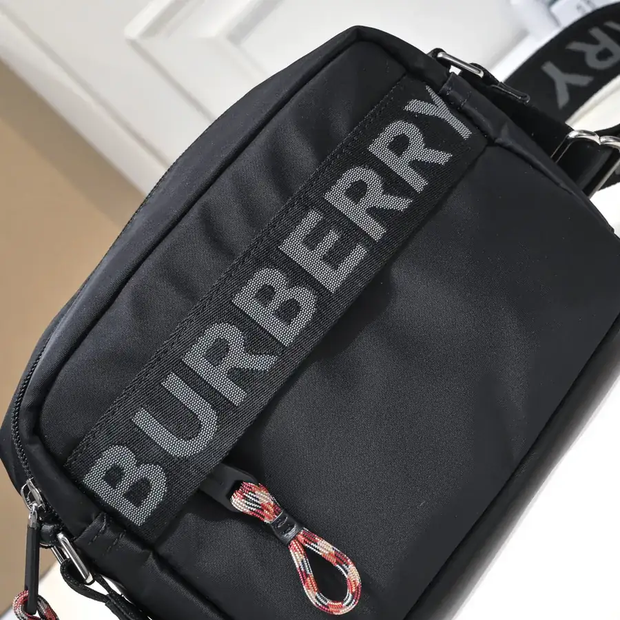 B Brand New Men's Vintage Patchwork Retro Pattern Crossbody Bag